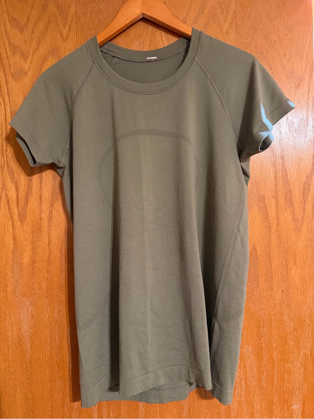 lululemon athletica Olive Short Sleeve Swiftly